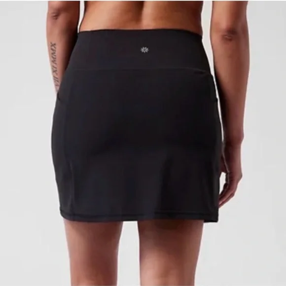 ATHLETA Salutation Stash High Rise 16 1/2 Skort in Color Black Size S - Picture 2 of 12